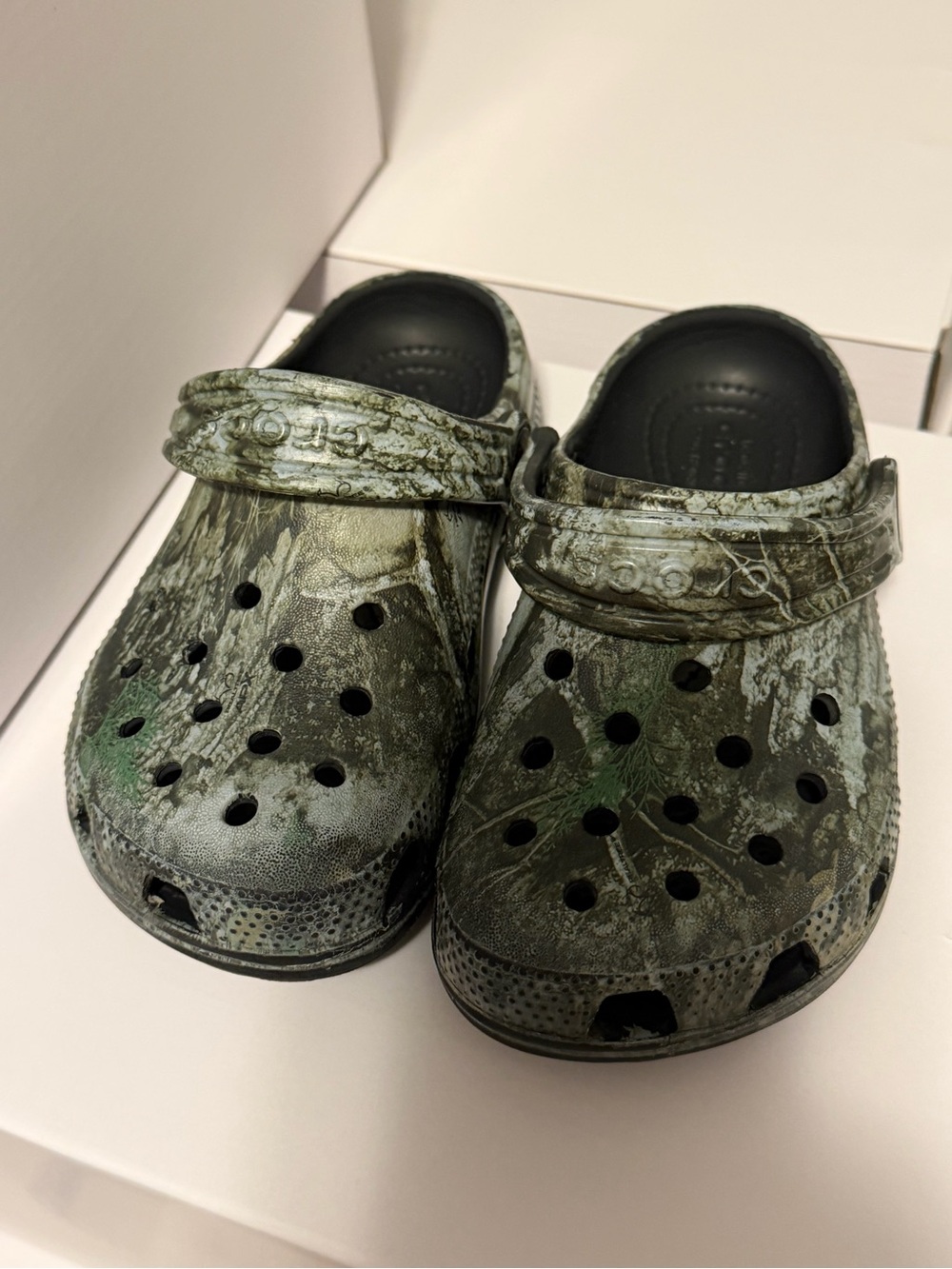 #161 CROCS Kids Camouflage Green Black Slip-On Clogs